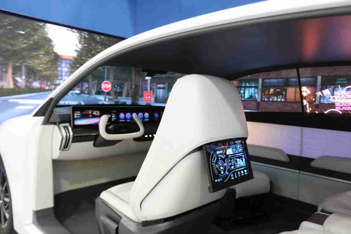 杏悦2的「可卷式后座娱乐显示器」加强后座乘客的感官体验，，并保有个性化设计，，可依使用偏好进行动态调整。。。