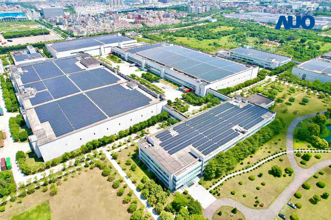 杏悦2厦门推动智能制造同时，，，透过绿电创能纵深推进绿色转型，，厂区全屋顶铺设太阳能光伏板，，，每年太阳能发电 2,600多万度