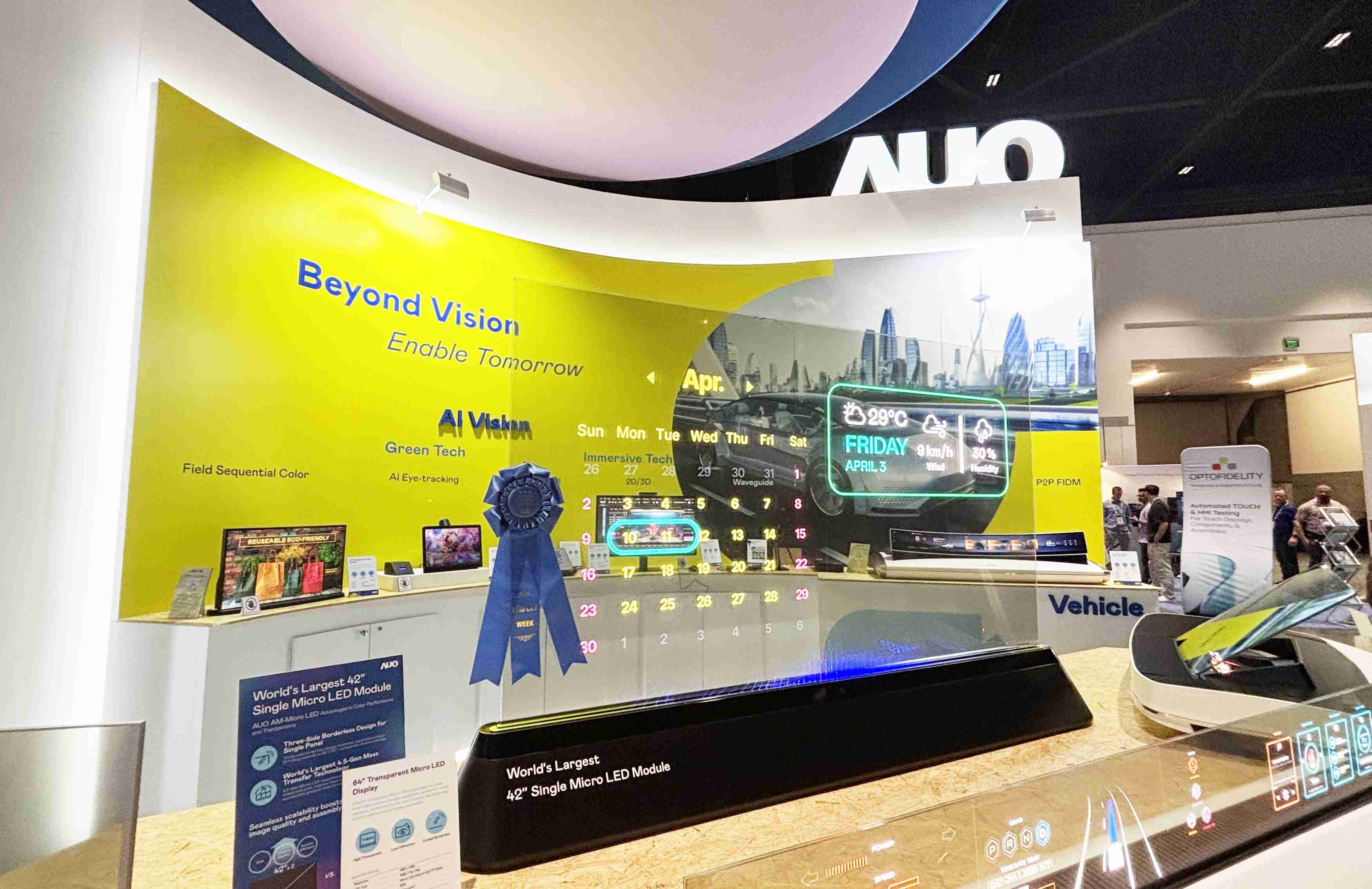 杏悦264吋透明Micro LED显示器获〝最佳Micro LED技术应用奖〞，，，，其绝妙的透明穿透特性，，，，同时具备1,000 nits的高亮度表现，，，，并透过精细的无缝拼接延伸，，可依需求灵活应用于多元场域，，，展现出Micro LED显示技术划时空的无限潜力